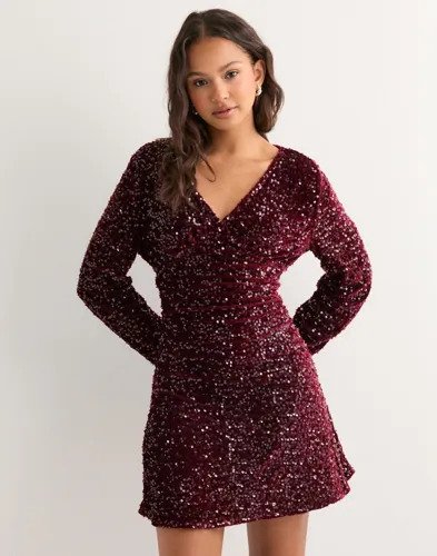 Pieces   Rød   Pckam Ls V Neck New Dress Jrs Bc