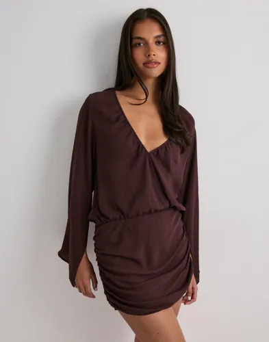 Nelly   Brun   Wrap Volume Sleeve Dress