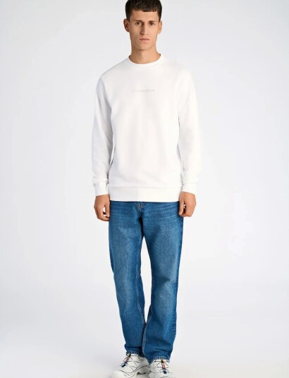 Lindbergh Logo Chest Print O Neck Sweat   White   L