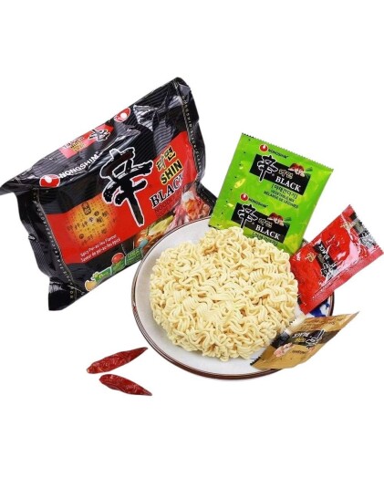 Nongshim Shin Ramyun Premium Black Spicy Ramen 130 gram Korea Import Nongshim Shin Ramyun Premium Black Spicy Ramen 130 gram Korea Import