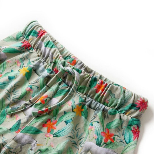 Barneshorts med snor lysekaki 116 Barneshorts med snor lysekaki 116