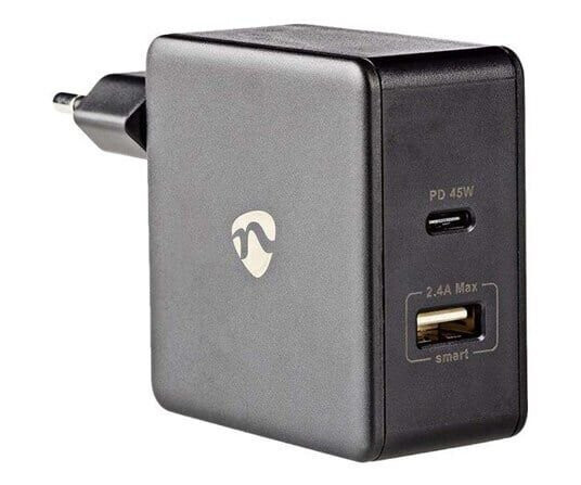 Nedis 45W Strømadapter med USB-C og USB Utganger, Sort Nedis 45W Strømadapter med USB-C og USB Utganger, Sort