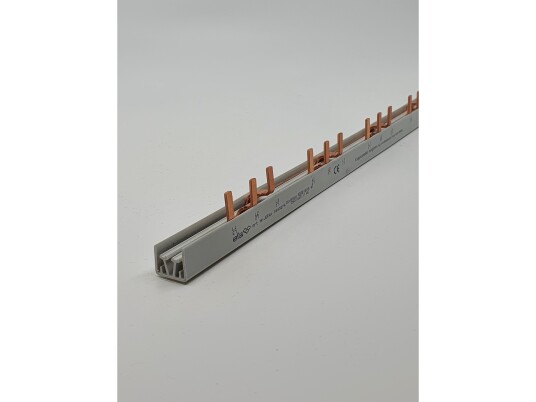 Elkutec Samleskinne stift S3/10 L1 L2 L3 space 18mm 10mm2 1m Elkutec Samleskinne stift S3/10 L1 L2 L3 space 18mm 10mm2 1m