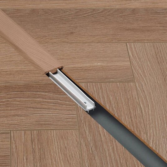 Berryalloc T list Bloom Light Brown 2,4 M Berryalloc T list Bloom Light Brown 2,4 M