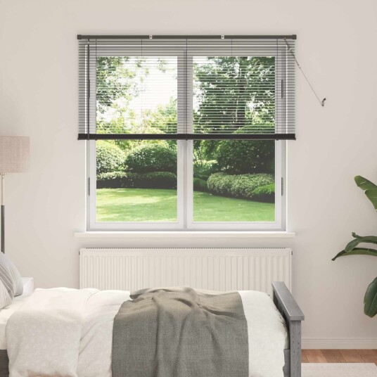vidaXL Venetiansk persienne Sølvgrå 150 x 140 cm 25 mm PVC vidaXL Venetiansk persienne Sølvgrå 150 x 140 cm 25 mm PVC