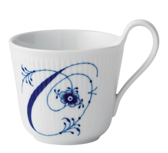 Royal Copenhagen Blue Fluted Plain Alphabet kopp 33 cl O Royal Copenhagen Blue Fluted Plain Alphabet kopp 33 cl O