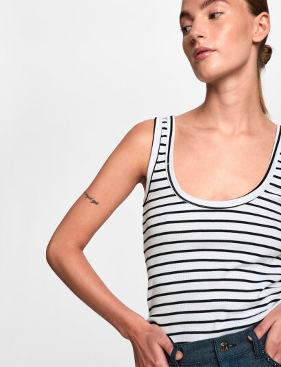 Gestuz Drewgz Sl Reversible Stripe Top Noo - White - XS Gestuz Drewgz Sl Reversible Stripe Top Noo - White - XS