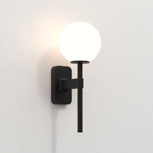 Tacoma Single vegglampe IP44 - Svart / Opal Tacoma Single vegglampe IP44 - Svart / Opal