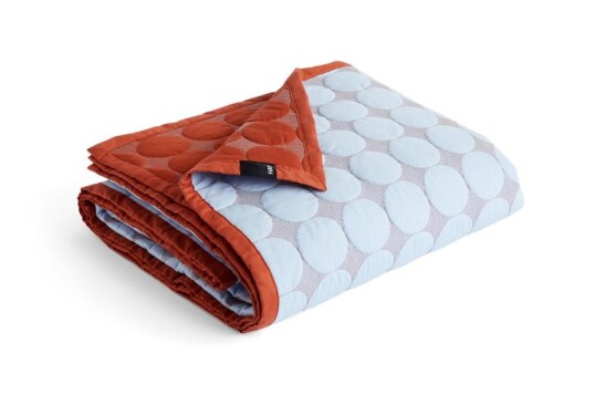 HAY Mega Dot sengeteppe organic 195x245 cm Light blue