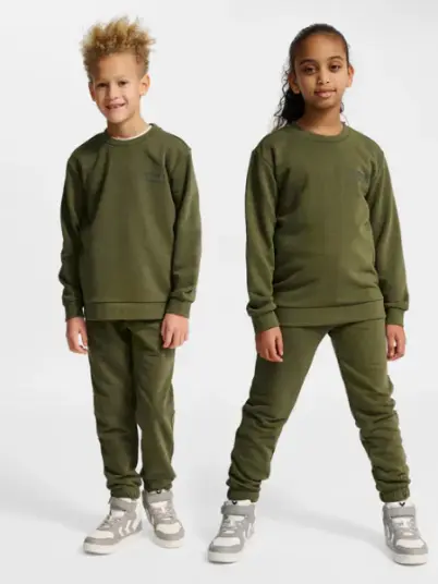 Hummel Base joggedress-sett til barn Winter Moss Hummel Base joggedress-sett til barn Winter Moss