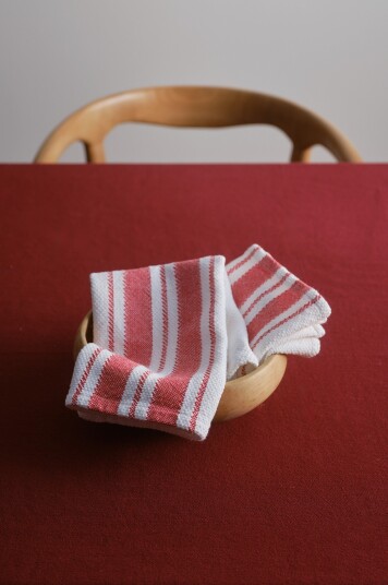 Jotex Serviett 2pakke Rød/naturhvit KLAUS 21685380193 Jotex Serviett 2pakke Rød/naturhvit KLAUS 21685380193