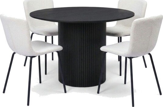 Kopparbo spisegruppe rund 110 cm svart med 4 Katy spisestoler Svart Kopparbo spisegruppe rund 110 cm svart med 4 Katy spisestoler Svart