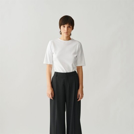 Julie Josephine Half Sleeve Roundneck Tee White Julie Josephine Half Sleeve Roundneck Tee White
