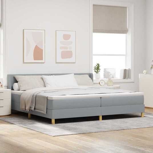 Box Spring seng med madrass Lysegrå 200x200 cm Stoff
