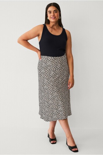 Ellos Plus Collection Skjørt med strikk i midjen Brun
