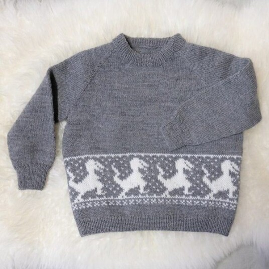 Bluum Strik Strikkegenser Dinosaur - garnpakke i Bluum Pure Eco Baby Wool Bluum Strik Strikkegenser Dinosaur - garnpakke i Bluum Pure Eco Baby Wool