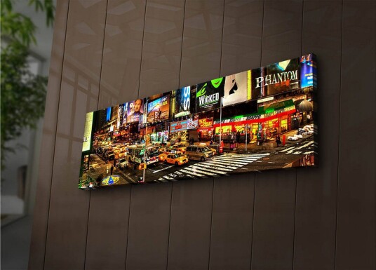 Lerretsbilde med LED belysning 30x90 cm Livlig bybilde av Times Square med neonskilt og trafikk Gul / Grønn / Rød