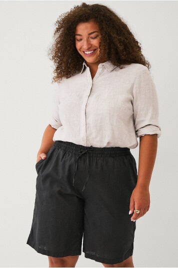 Ellos Plus Collection Shorts i lin Svart