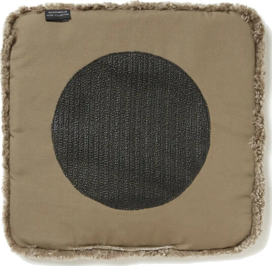 Skinnwille Sittepute Curly PAD Light Brown 40x40 cm