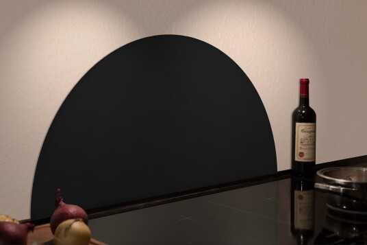 MILLEX BESKYTTELSESPLATE 40X80 CM BUET SORT GLASS MILLEX BESKYTTELSESPLATE 40X80 CM BUET SORT GLASS