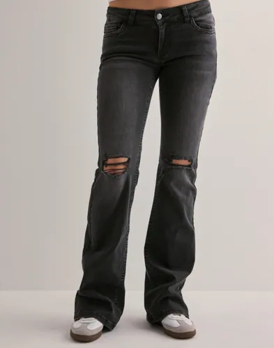 Nelly Svart Low Waist Perfect Bootcut Jeans