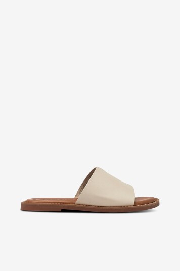 Tamaris   Slip ons   Beige
