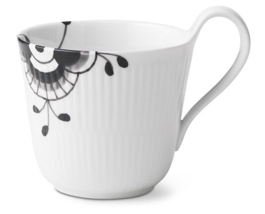Royal Copenhagen Black Fluted Mega kopp med høy hank 33 cl