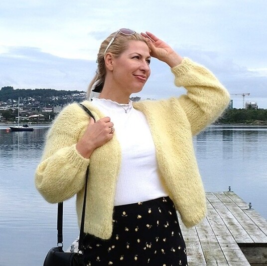Strikkejakke Julia til dame - garnpakke fra Bluum i Fnugg