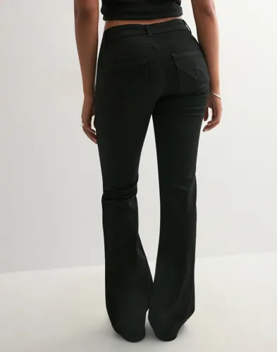 Nelly   Svart   Low Waist Perfect Bootcut Jeans