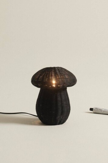 Jotex MUSH bordlampe Svart 1690328-05-0 1690329-02-0 Jotex MUSH bordlampe Svart 1690328-05-0 1690329-02-0