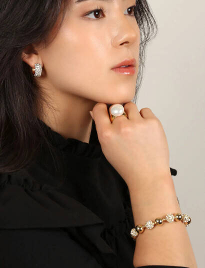 SNÖ of Sweden Rio Big Pearl Ring G/White M Gold M SNÖ of Sweden Rio Big Pearl Ring G/White M Gold M