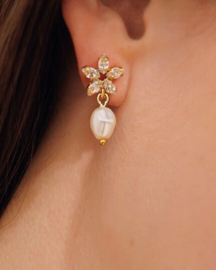 Caroline Svedbom Emmy øredobber pearl/crystal