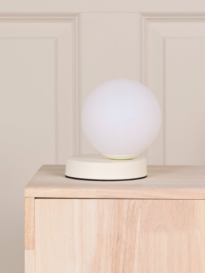 Minitude ORB Bordlampe Cream White Minitude ORB Bordlampe Cream White
