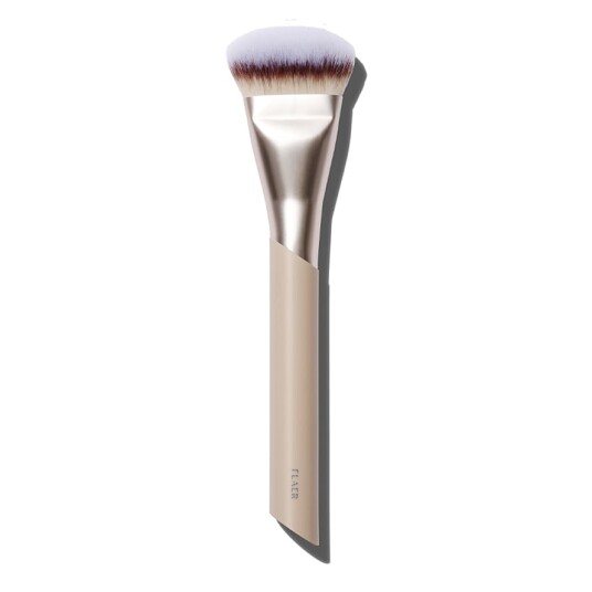 115 Flat Angled Foundation Brush 115 Flat Angled Foundation Brush