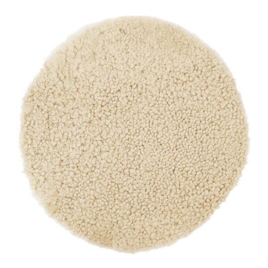 Natures Collection Sitteunderlag new zealand saueskinn kort ull 34 cm moon light Natures Collection Sitteunderlag new zealand saueskinn kort ull 34 cm moon light