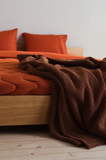 Jotex    Bedspread Waffle Sengeteppe Brun   Vanill    Kjøp Sengetepper hos Jotex