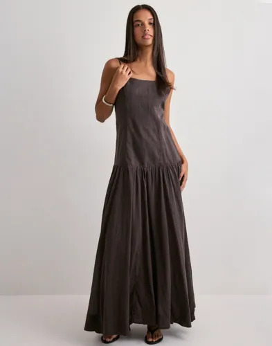 Neo Noir - Brun - Jackie S Voile-kjole