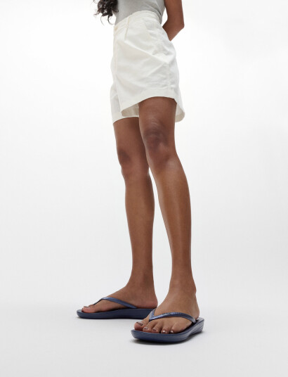 FitFlop Iqushion Ergonomic Flip-Flops - Black - 36 FitFlop Iqushion Ergonomic Flip-Flops - Black - 36