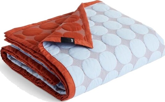 HAY Mega Dot sengeteppe organic 260x260 cm Light blue HAY Mega Dot sengeteppe organic 260x260 cm Light blue