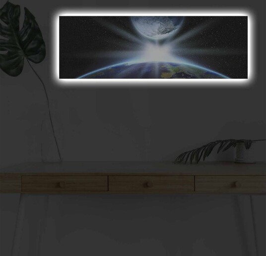 Lerretsbilde med LED belysning Jorden sett fra verdensrommet med lysstråler som bryter gjennom atmosfæren Blå / Grønn / Svart