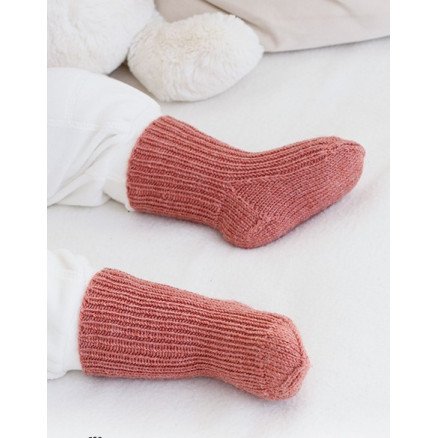 Rosy Cheeks Socks by DROPS Design Baby Sokker Strikkeoppskrift str 0 1 mdr 3 4 år