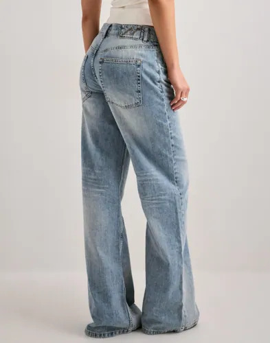 Nelly Blå Loose Flare Jeans