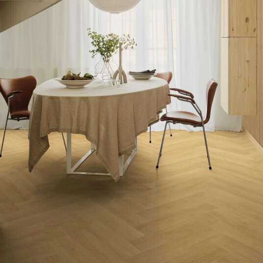 Pergo Laminatgulv Kungshamn Silk Oak Fiskeben 8mm x 131mm x 655mm Pergo Laminatgulv Kungshamn Silk Oak Fiskeben 8mm x 131mm x 655mm