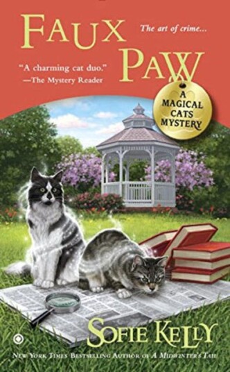 Faux Paw Av Sofie Kelly