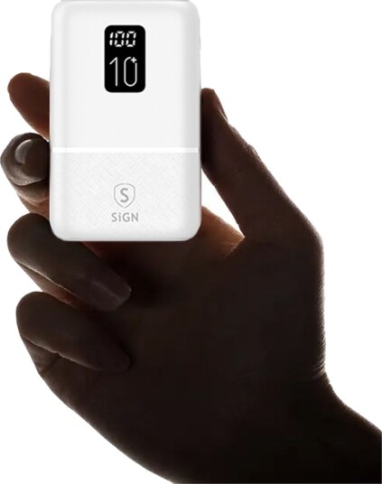SiGN Mini QC Powerbank med skjerm 10 000 mAh Hvit SiGN Mini QC Powerbank med skjerm 10 000 mAh Hvit