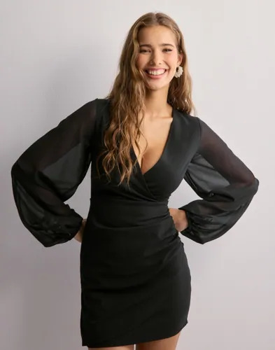 Nelly Svart Chiffon Sleeve Wrap Dress