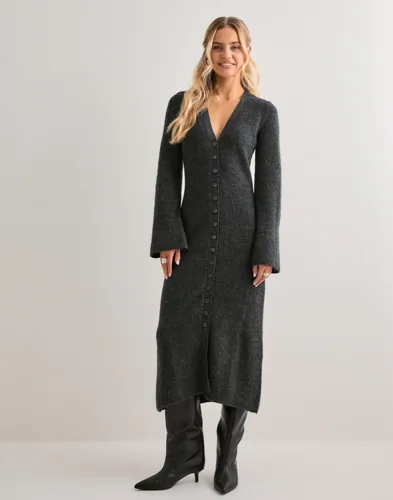 Vero Moda Grå Vmfia Ls V Neck Calf Dress Sb Vero Moda Grå Vmfia Ls V Neck Calf Dress Sb