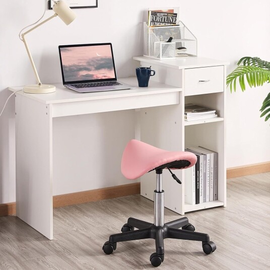Høydejusterbar arbeidsstol med sadelsete og hjul / salongkrakk / svingbar krakk – Rosa Høydejusterbar arbeidsstol med sadelsete og hjul / salongkrakk / svingbar krakk – Rosa