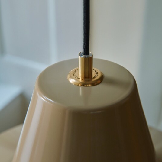 Hengelampe Made By Hand Workshop W3 dimmbar Beige Spisestue Aluminium Design 24 Beige
