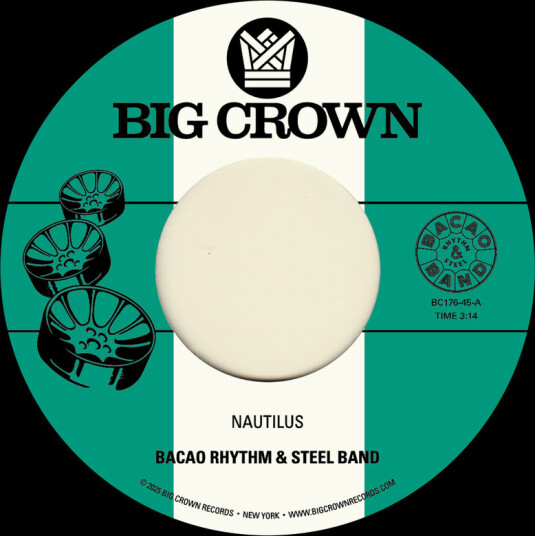 Nautilus B/W Maria Tambien